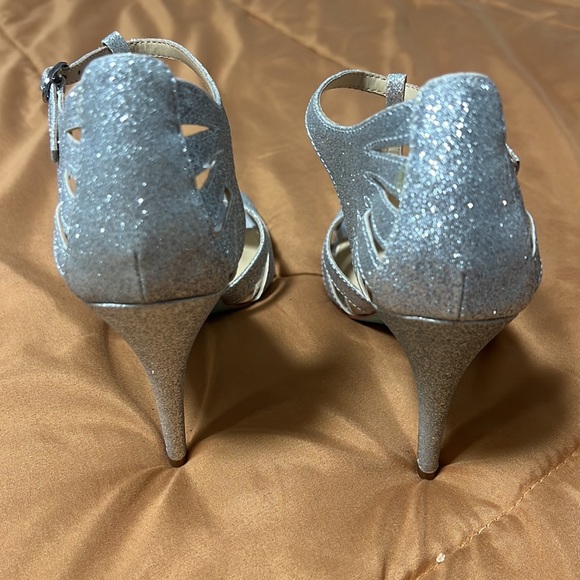 Betsey Johnson Silver Glitter Open Toe Shoes Size 8 - Picture 6 of 8